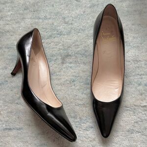 READ Vintage Christian Louboutin Black Point Heels 37.5 Italy Pumps